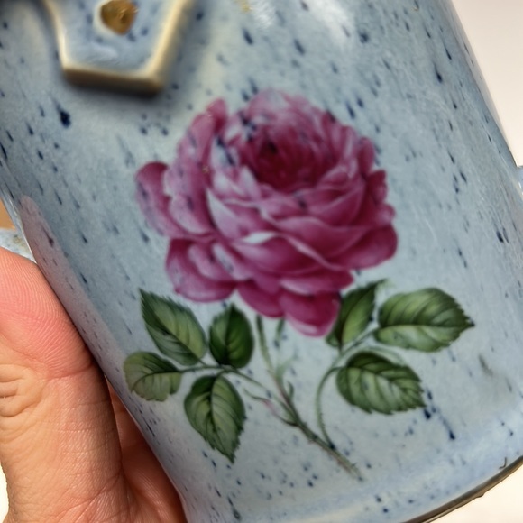 Vintage “McCoy” pottery USA small glazed watering can with cabbage rise design - Picture 9 of 11